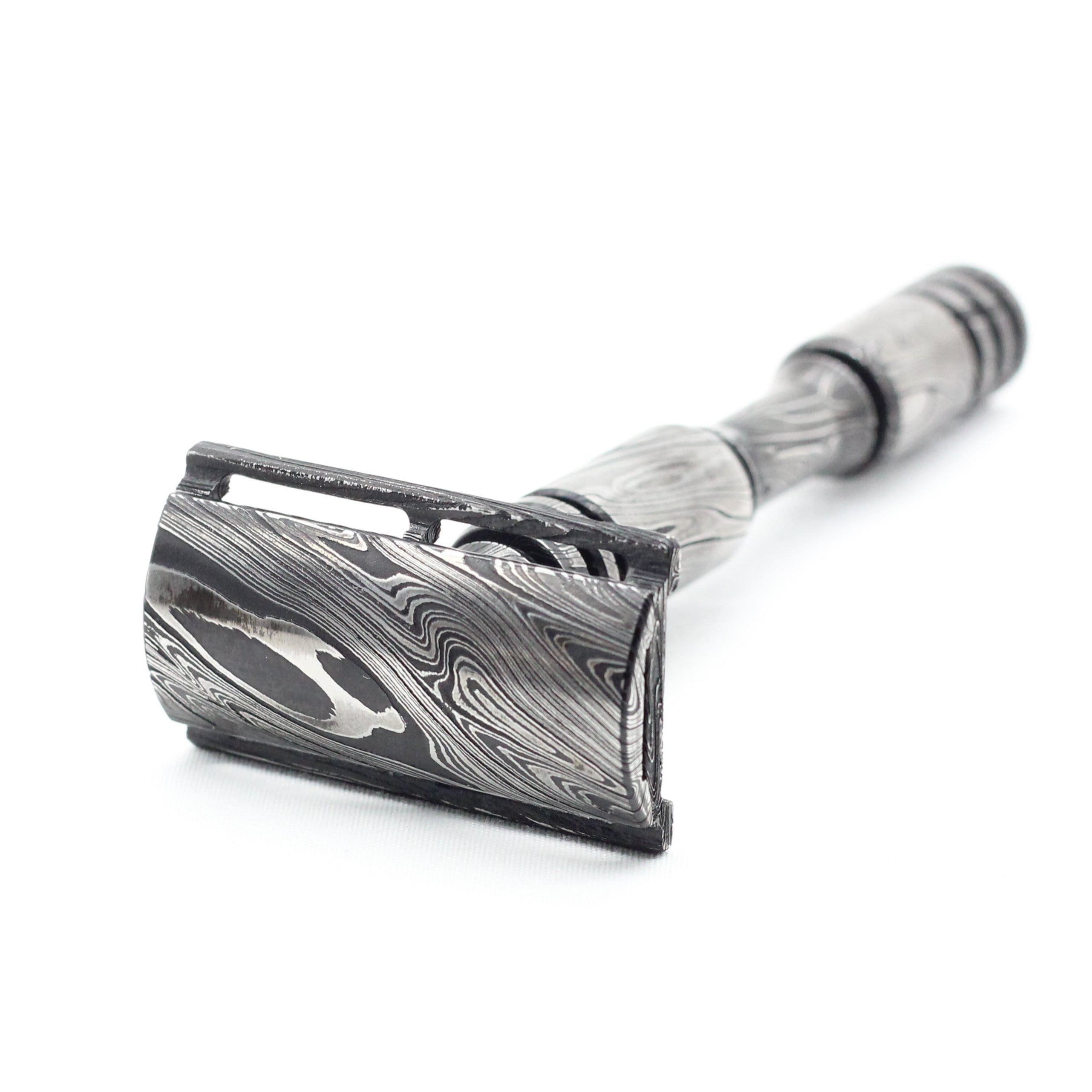 Custom: Cx-Stainless Damascus/DLC