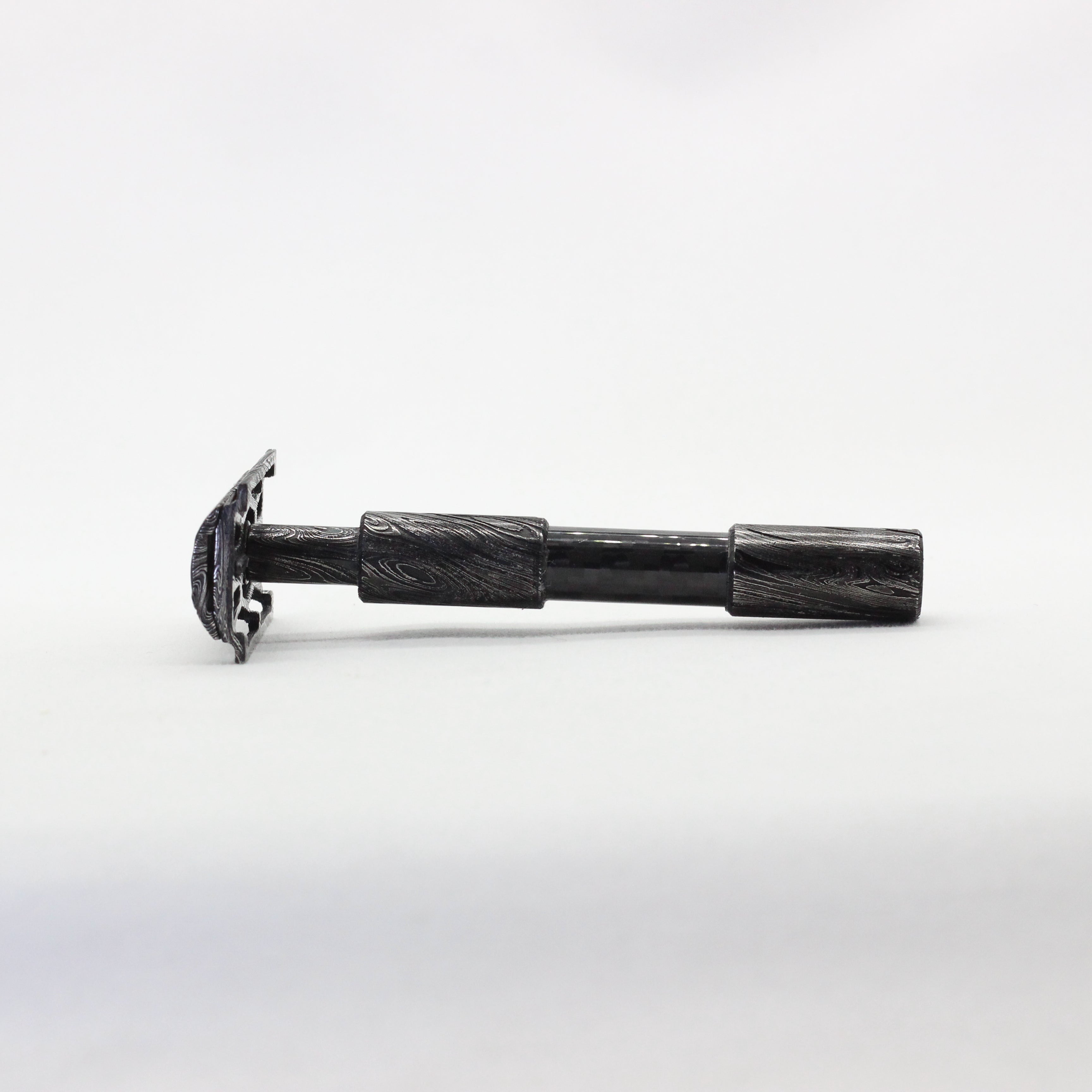 Luxury mens razor - DLC stainless damascus - carbon fiber handle