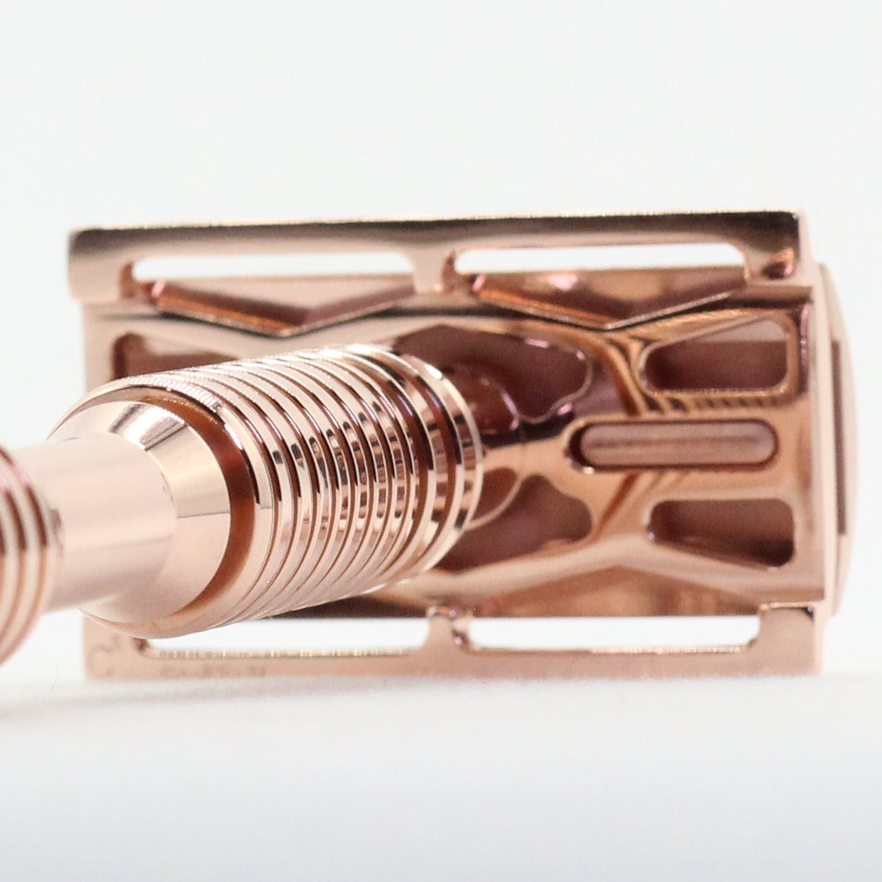 Polished high end copper DE shaver to reduce ingrwn hairs on men