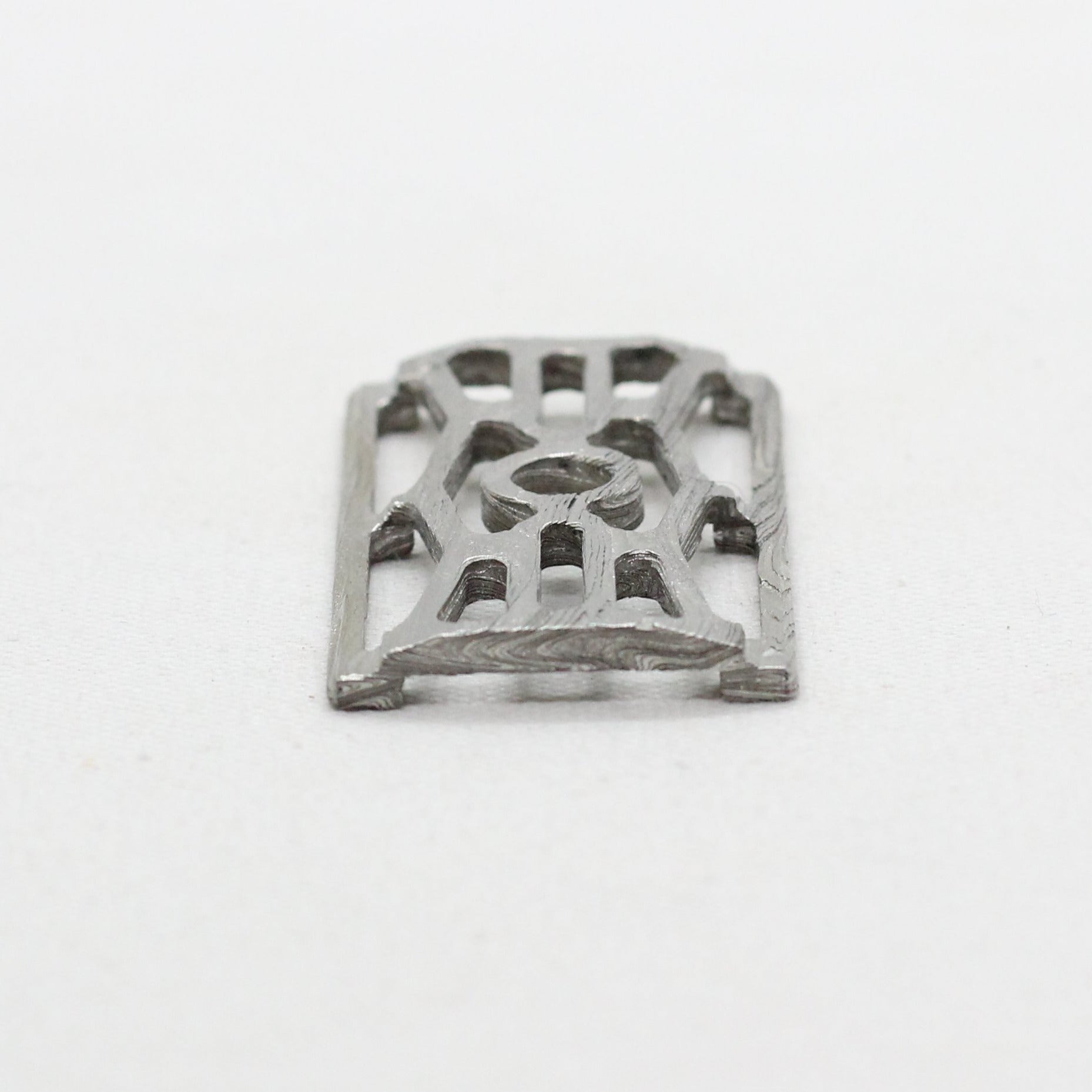 Thin base plate - Stainless steel Damascus with twist pattern single edge razor a double edge safety razor for wet shaving polished grade 304 and 316 - custom forged in the USA - luxury high end safety razor to reduce ingrown hairs and irritation - for a smooth shave