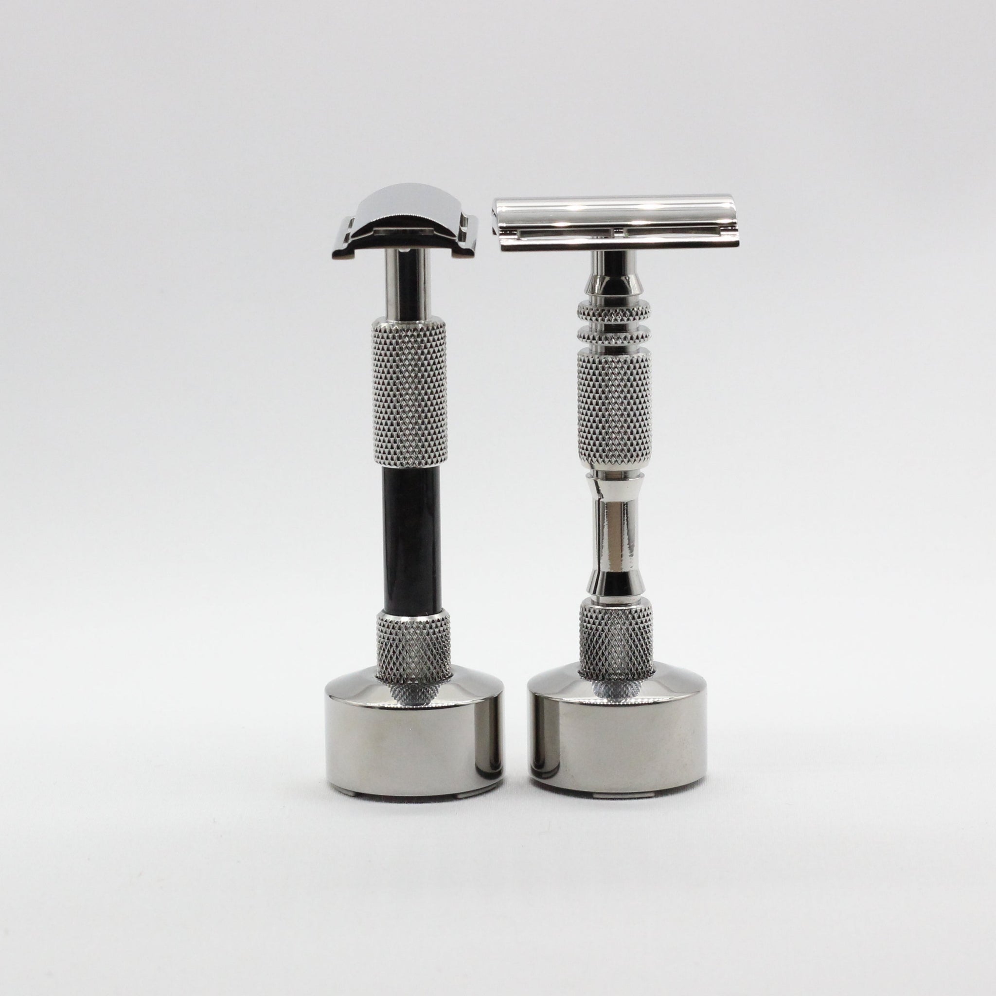 Fits all Cx safety razors - Titanium safety razor stand - Grade 5 Titanium alloy - Tripod feet to allow water and air to flow - polished finish - works with all carbon shaving co single edge safety shavers