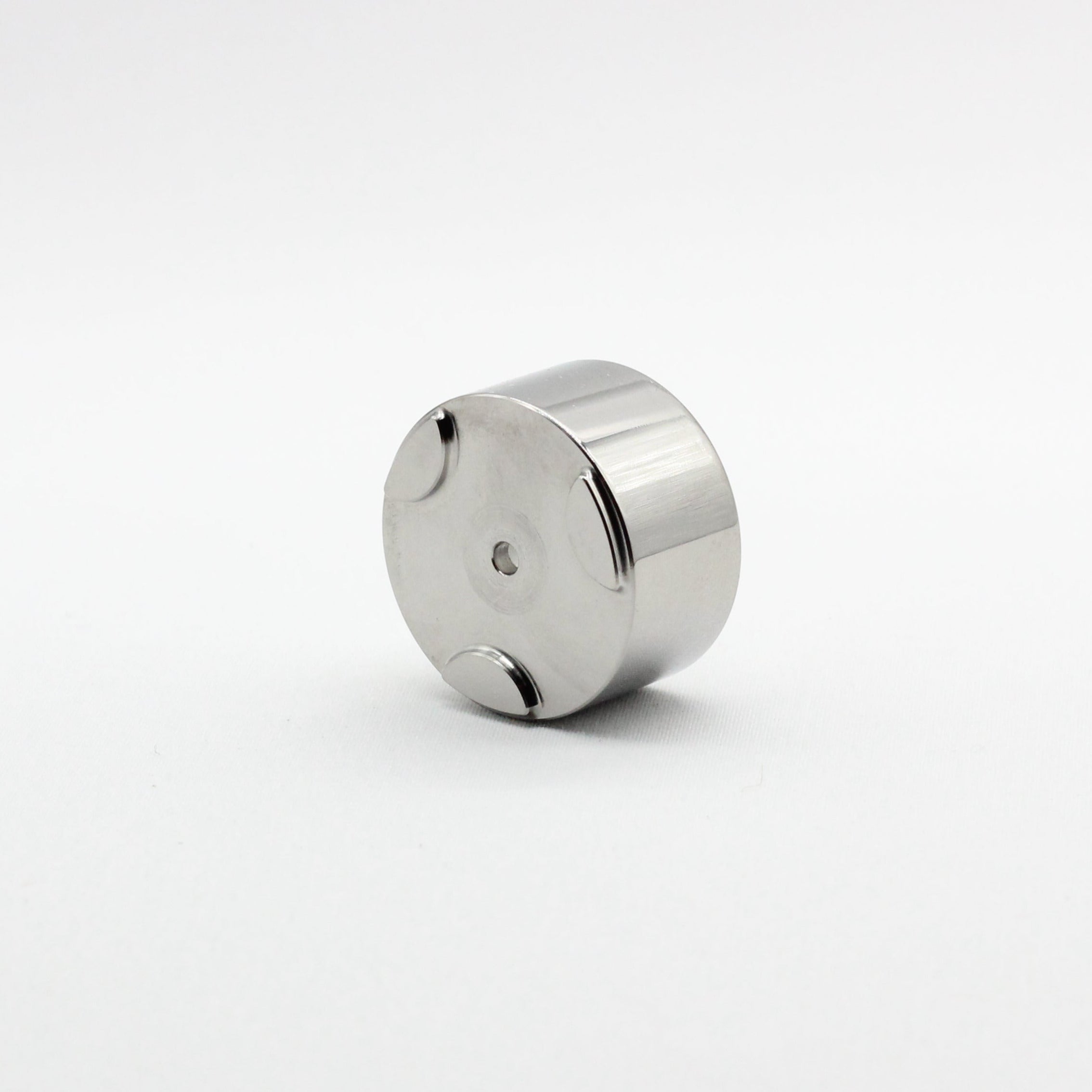 Under side showing tripod design - Titanium safety razor stand - Grade 5 Titanium alloy - Tripod feet to allow water and air to flow - polished finish - works with all carbon shaving co single edge safety shavers