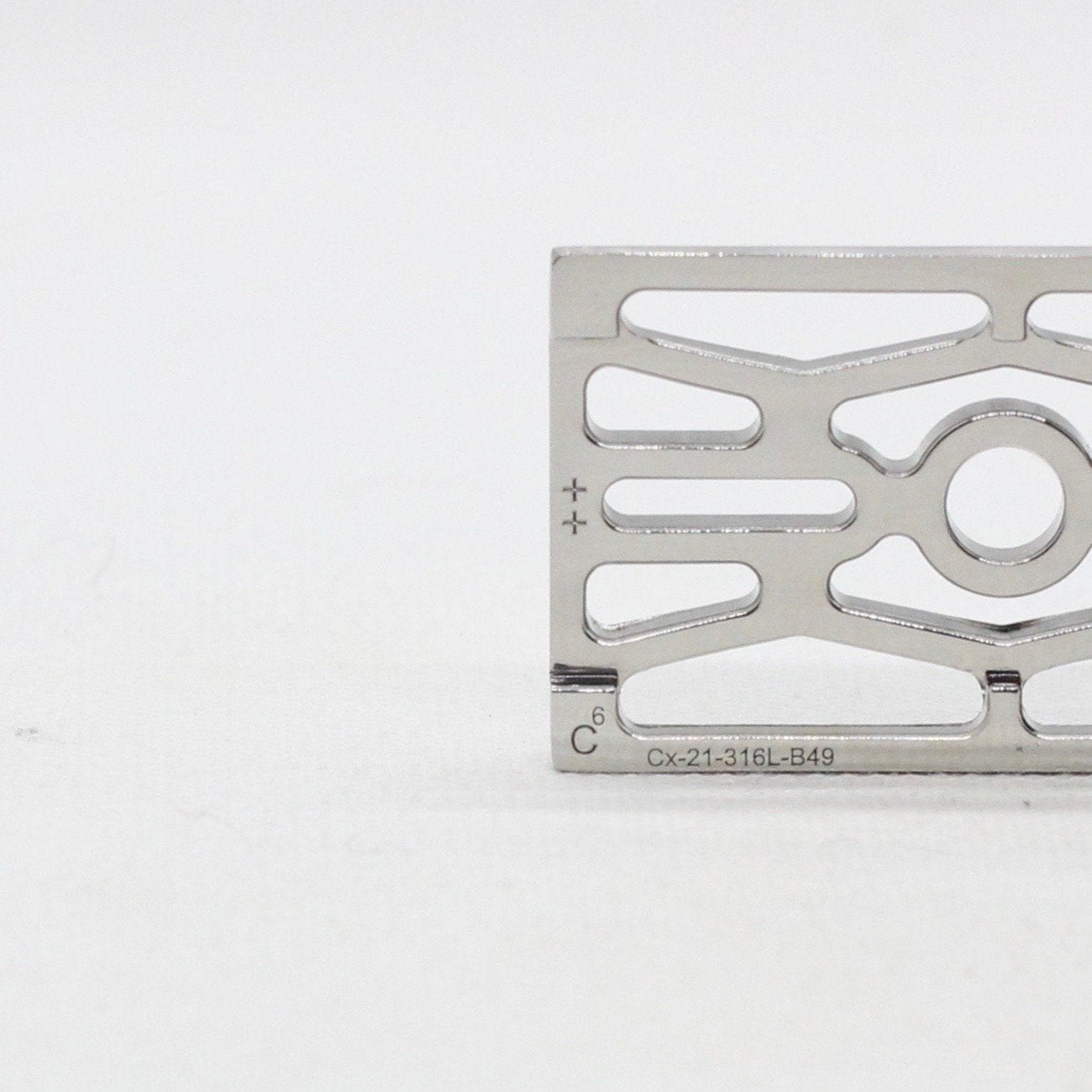 Smooth, efficient and not aggressive base plate for safety razor - Stainless steel safety razor or shaver for traditional wetshaving. Irritation free, reduce razor burn and ingrown hairs caused by shaving - Carbon Fiber handle light weight